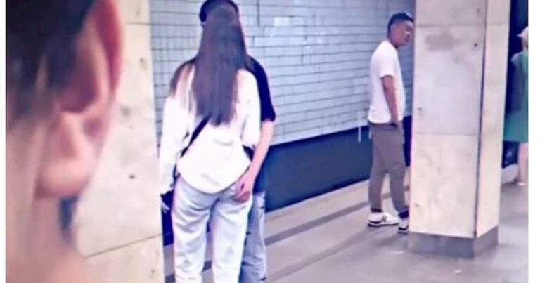 Metroda əxlaqsızlıq edən cütlüyün görüntüləri yayıldı — VİDEO