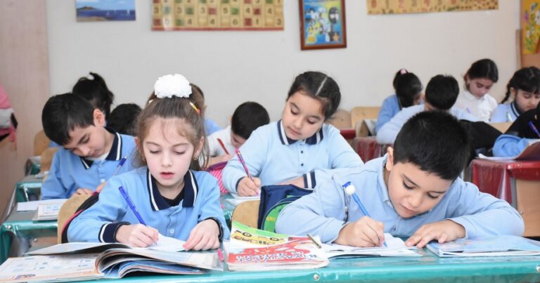 Əkiz övladı olan ailələrə məktəb seçimində güzəşt edilir