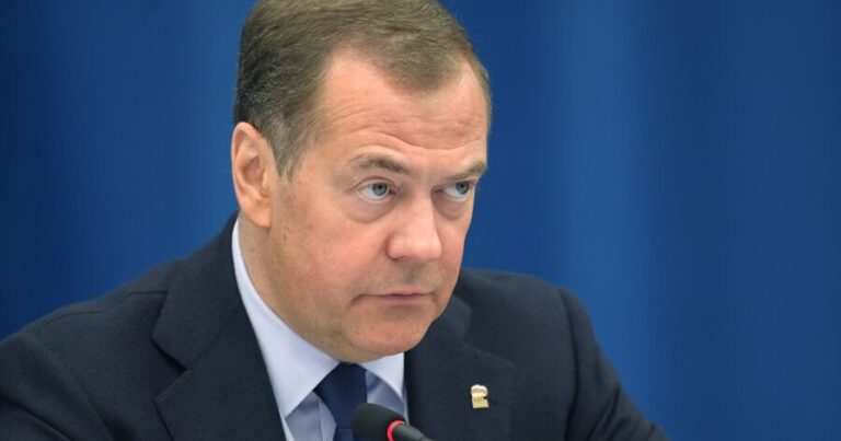 Almaniya Avropada liderliyini itirəcək – Medvedev