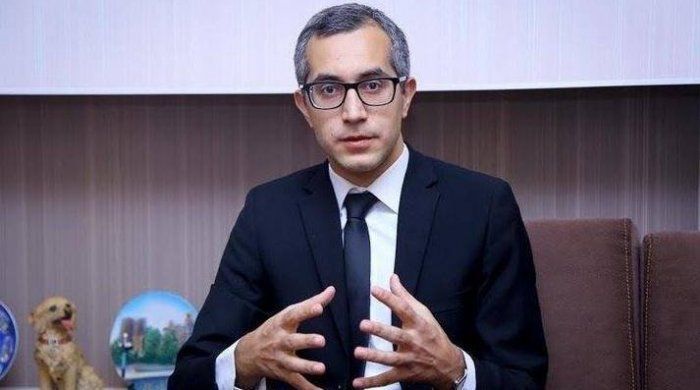 “Müəllimə 50 manatdan artıq hədiyyə və ya pul verilərsə, direktora məlumat verməlidir” – Ekspert
