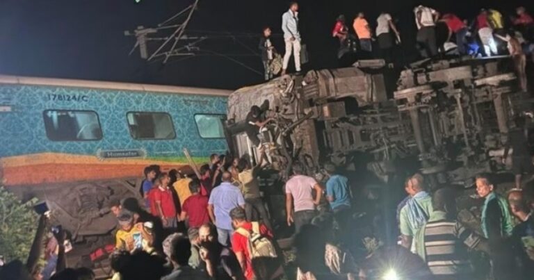 Hindistanda iki qatar toqquşub, 70 nəfər ölüb, 350-dən çox insan yaralanıb – YENİLƏNİB – 2