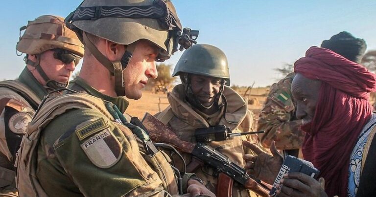 Fransa üç Afrika ölkəsindəki hərbi kontingentini azaltmaq niyyətindədir