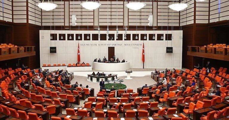 Türkiyə parlamentinə yeni sədr seçilir