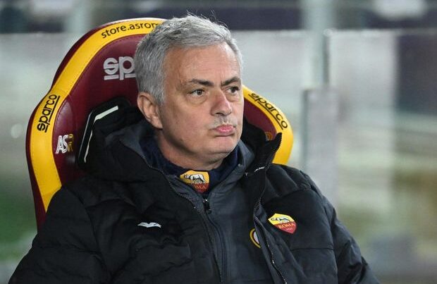 Mourinyo on oyunluq cəzalandırıldı