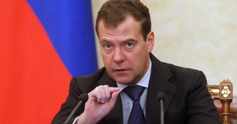 “Ukrayna rəhbərlərini və onların qohumlarını partlatmalıyıq” – Medvedev