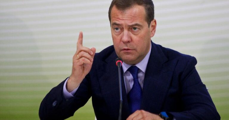 “Tam məhv edənə qədər davam edəcəyik” – Medvedev yenə Ukraynanı hədələdi