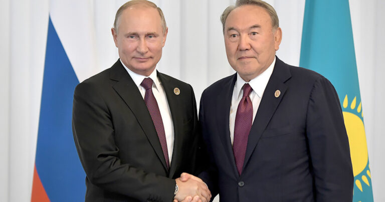 Putin Nazarbayevlə görüşüb