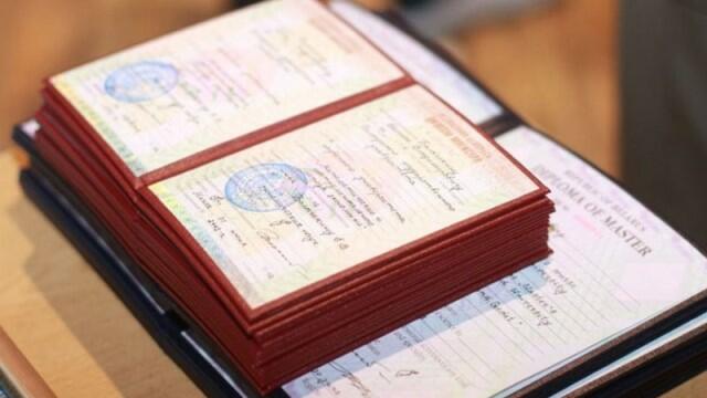 Keçən il 190 nəfərə dosent elmi adı verilib