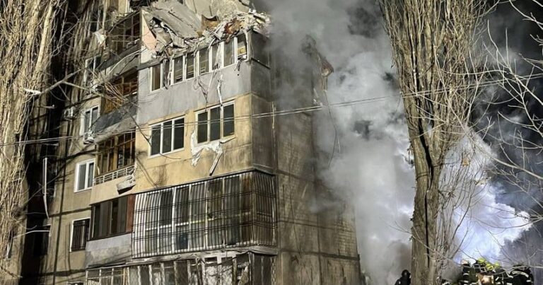 Rus ordusu Odessada yaşayış binasını vurdu: ÖLƏN və YARALANANLAR VAR – FOTOLAR