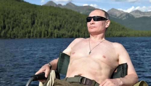 “Putin heyvanın ürəyini bıçaqla çıxararaq Berluskoniyə təklif edib” – Keçmiş senatordan maraqlı açıqlamalar