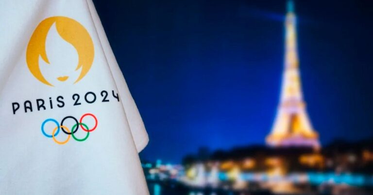 Paris-2024: Jurnalistləri aparan avtobus qəzaya düşdü