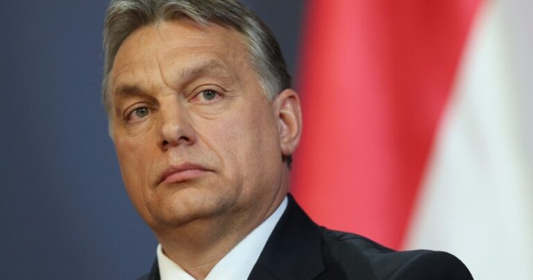 Orban Moskvaya səfəri ilə bağlı tənqidlərə cavab verib