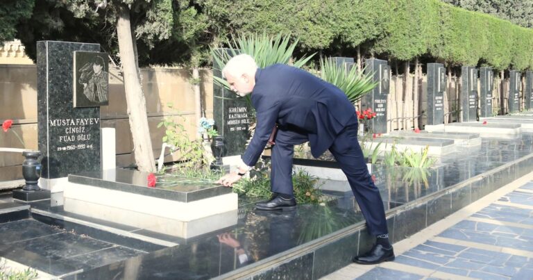 ABŞ səfiri Şəhidlər Xiyabanını ziyarət etdi – FOTO