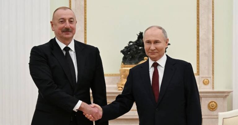 Putin İlham Əliyevi TƏBRİK ETDİ