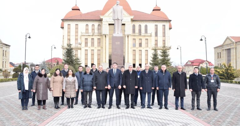 “Azərişıq” ASC-nin 10 illik yubileyi ilə bağlı Qubada Ulu Öndər Heydər Əliyevin abidəsi ziyarət olunub – FOTOLAR