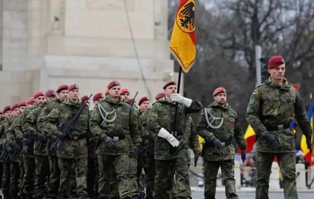 “Alman ordusu azalır və qocalır” – Höql xəbərdarlıq etdi