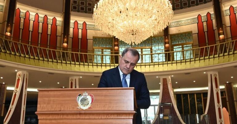 Ceyhun Bayramov Küveytdə Əl-Salam Saray Muzeyini ziyarət edib