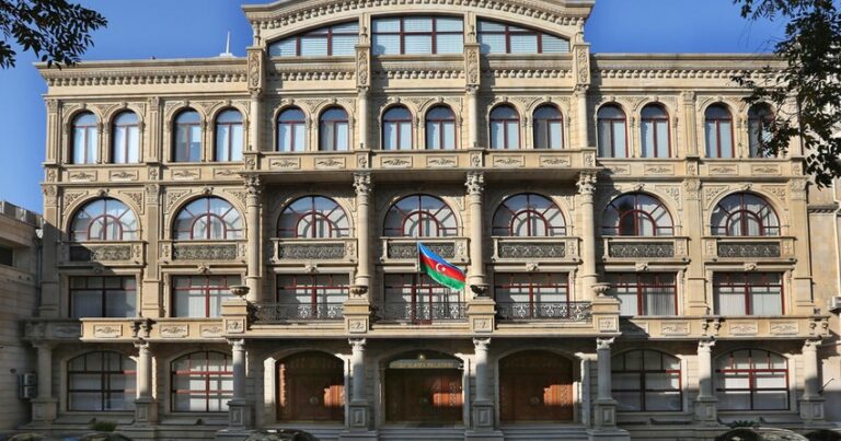 Palata daha bir nazirliyə XƏBƏRDARLIQ ETDİ
