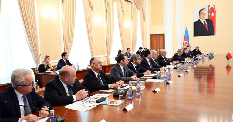 Azərbaycan və Belarus baş nazirləri arasında geniştərkibli görüş keçirilib