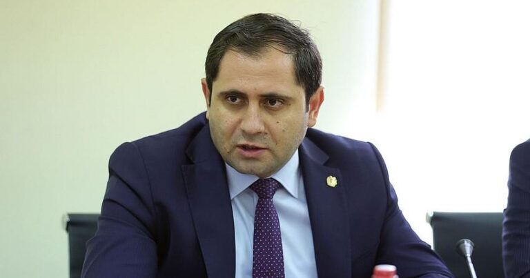 Ermənistanın müdafiə naziri Almaniyaya işgüzar səfərə yollanıb