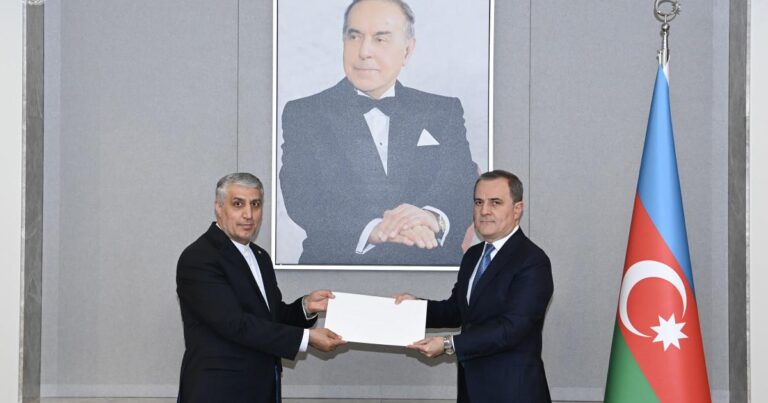 İranın yeni səfiri Azərbaycana gəlib