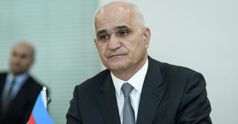 Prezident Şahin Mustafayevi TƏLTİF ETDİ