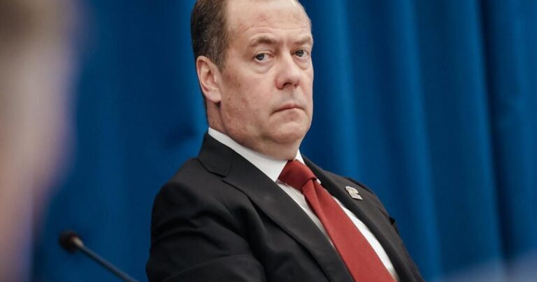 Medvedev Trampa cavab verib
