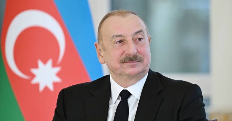 Prezident Birləşmiş Ərəb Əmirliklərindədir