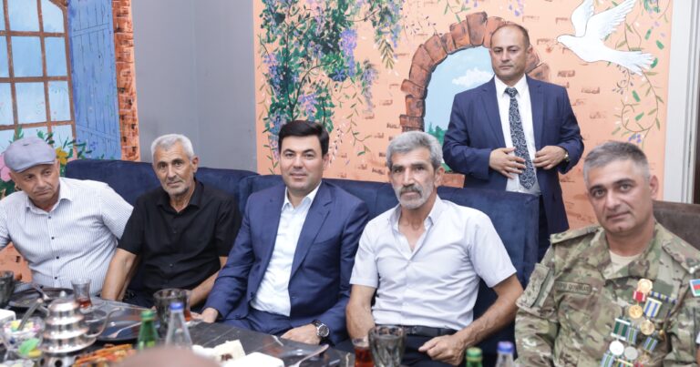 Elnur Rzayev bir qrup şəhid ailəsi, qazi və müharibə iştirakçısı ilə görüşüb – FOTOLAR