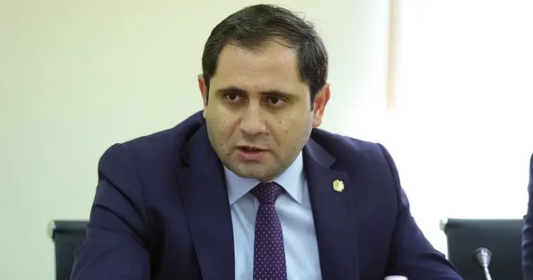 Ermənistan TŞ katibi Simonyanın Bakıya səfərini şərh etməyib