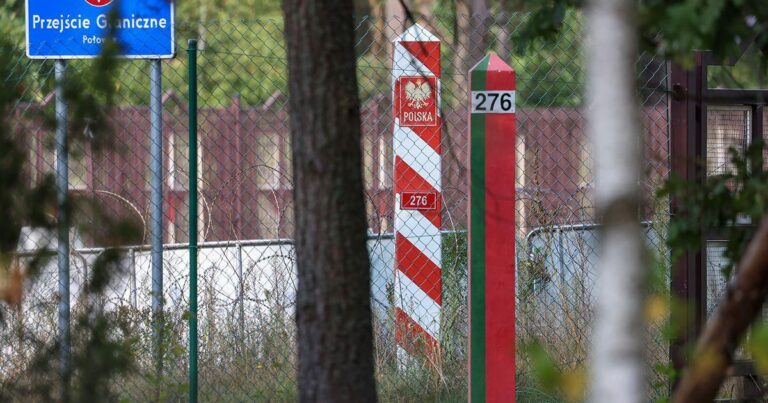 Polşa sabahdan Belarusla bütün sərhəd keçid məntəqələrini bağlayır