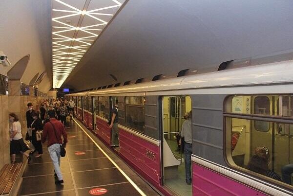 Metroda interval 1 dəqiqə 45 saniyəyə endirilir Metroda interval 1 dəqiqə 45 saniyəyə endirilir