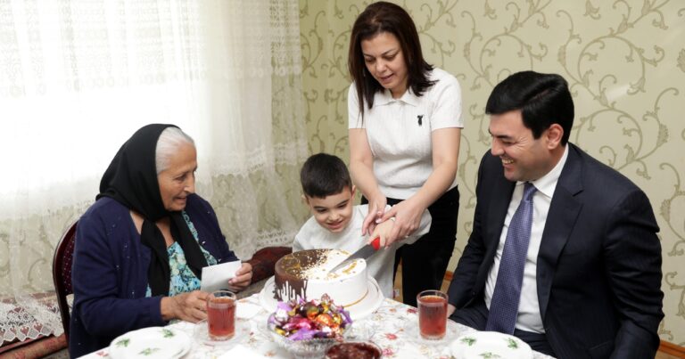 Elnur Rzayev 5 yaşı tamam olan şəhid övladını təbrik edib – FOTOLAR
