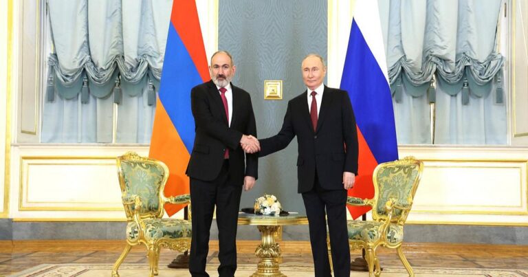 Putin Paşinyanla Kremldə görüşüb