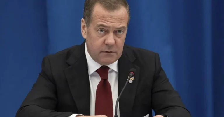Medvedev Zelenski və ABŞ-ı hədələdi: Axmaqlar bilsinlər ki…