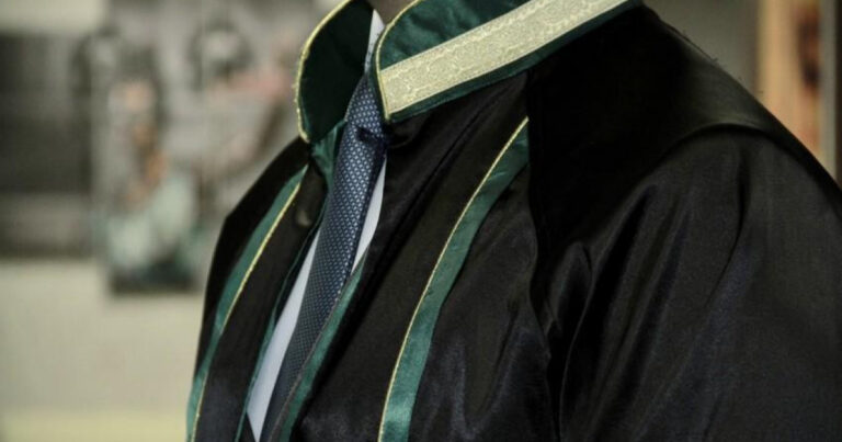 İki vəkilin fəaliyyəti dayandırıldı