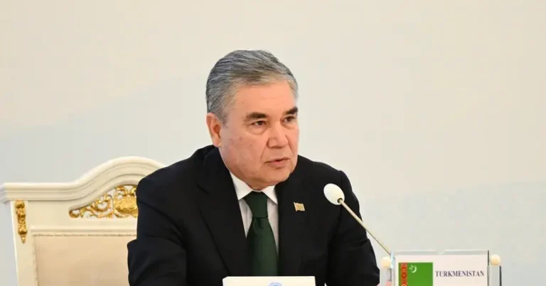 Qurbanqulu Berdiməhəmmədov Azərbaycana gəlib