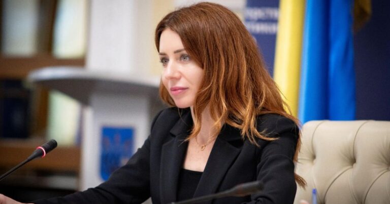 Ukraynda korrupsiya skandalına görə iki nazir vəzifəsindən azad edilib