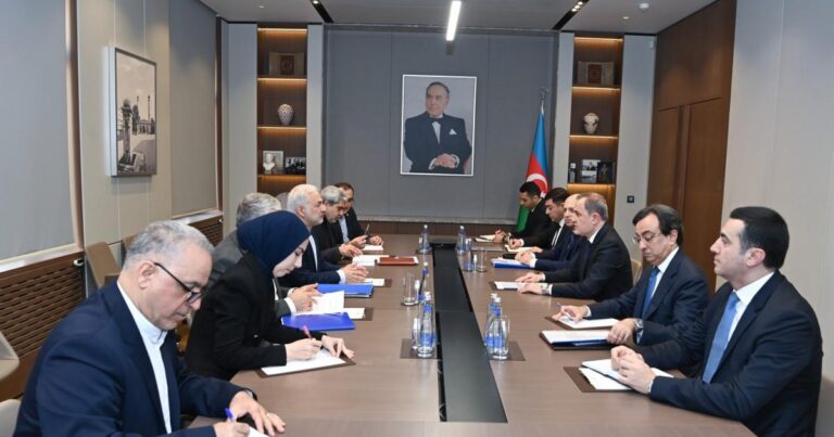 Ceyhun Bayramov İranın xarici işlər nazirinin müavinini qəbul edib