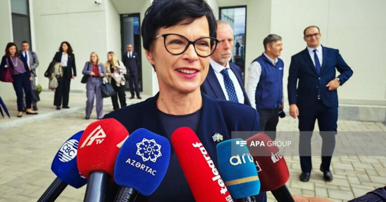 Aİ komissarı “Tramp marşrutu”ndan danışıb