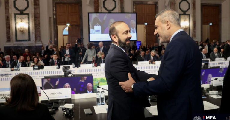 Mirzoyan Vyanada Hakan Fidanla görüşdü