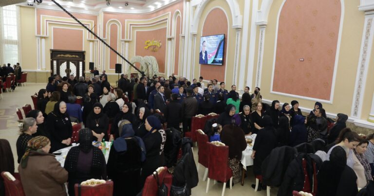 Xaçmaz Rayon İcra Hakimiyyəti tərəfindən Ümummilli Lider Heydər Əliyevin anım günü ilə əlaqədar ehsan süfrəsi açılıb – FOTOLAR Xaçmaz Rayon İcra Hakimiyyəti tərəfindən Ümummilli Lider Heydər Əliyevin anım günü ilə əlaqədar ehsan süfrəsi açılıb – FOTOLAR