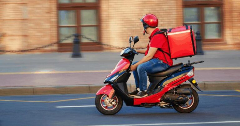 Dəbilqə taxmadan moped sürənlər cərimələnəcək