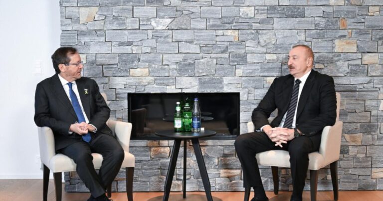 Azərbaycan və İsrail prezidentləri Davosda görüşüb Azərbaycan və İsrail prezidentləri Davosda görüşüb