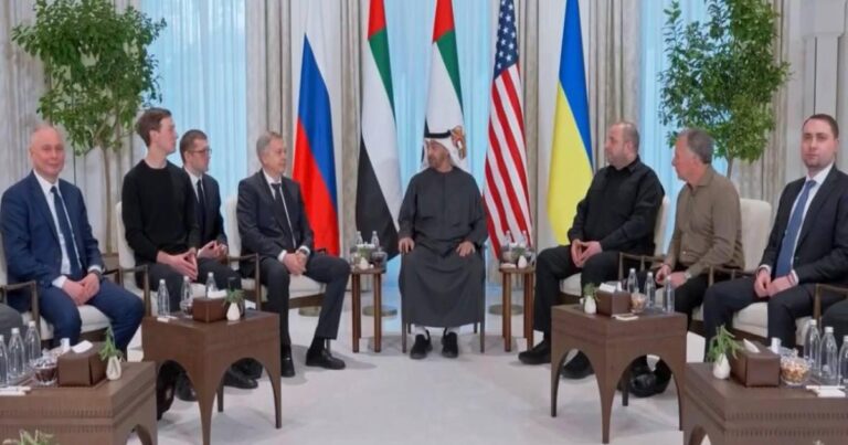 Ukrayna və Rusiya nümayəndələrinin danışıqlar zamanı dost kimi görünürdülər – “Axios”