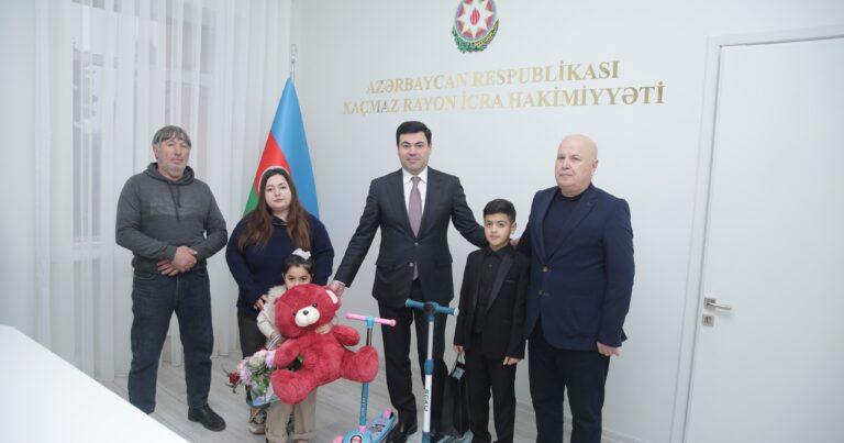 Elnur Rzayev doğum günü olan şəhid övladları ilə görüşüb – FOTOLAR