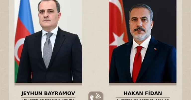 Ceyhun Bayramov Hakan Fidanla ikitərəfli və regional məsələləri müzakirə edib