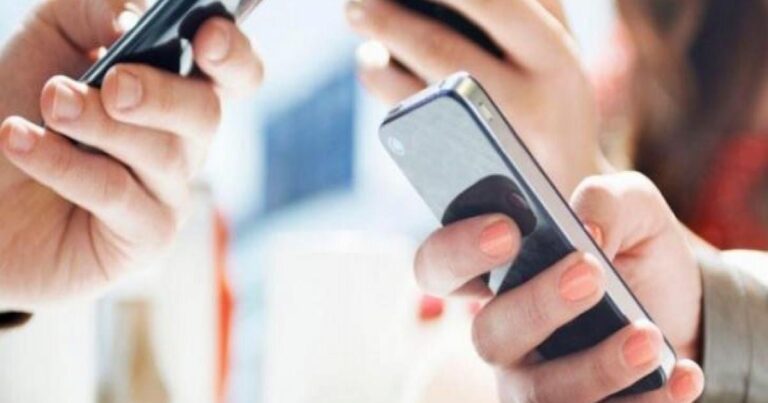 Ölkəyə gətirilən mobil telefonlar üçün gömrük rüsumunun necə hesablanacağı açıqlanıb Ölkəyə gətirilən mobil telefonlar üçün gömrük rüsumunun necə hesablanacağı açıqlanıb