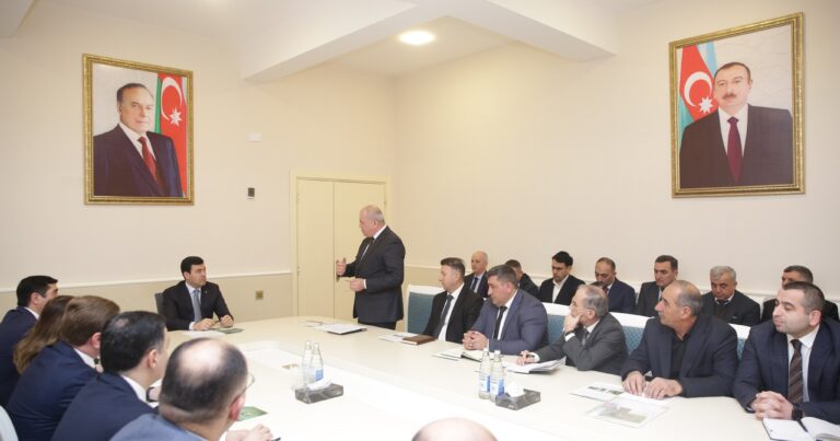 Xaçmaz Rayon İcra Hakimiyyətində qarşıdan gələn yaz əkin mövsümünə hazırlıq  ilə bağlı iclas keçirilib – FOTOLAR