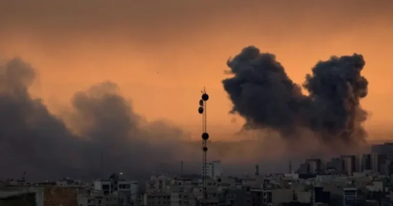 ABŞ və İsrailin aviazərbələri fonunda Tehranda yanacaq qıtlığı müşahidə olunur